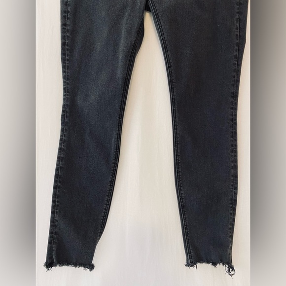 Silver Jeans Women's Charcoal Cropped Denim-FREE With Purchase! 🥳🎉🛍️ - Picture 5 of 9